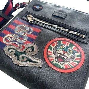 Gucci GG Supreme Night Courier Messenger Bag